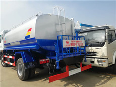 高效環(huán)保，專業(yè)守護(hù)——城市清潔與綠化好幫手 灑水車