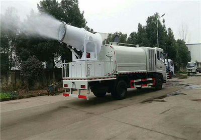 改裝工地灑水車廠家與汽車物流 專業(yè)定制與高效運(yùn)輸?shù)耐昝澜Y(jié)合